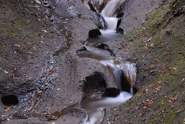 Foto mit Graufilter: Wolfsschlucht - 10 Sekunden belichtet