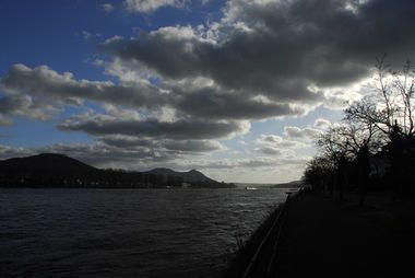 Farb-Foto: Drachenfels