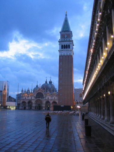 Piazza San Marco früh
